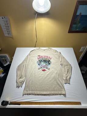 Arkansas Razorbacks Long Sleeve Graphic T-Shirt Size XL Beige Fishing